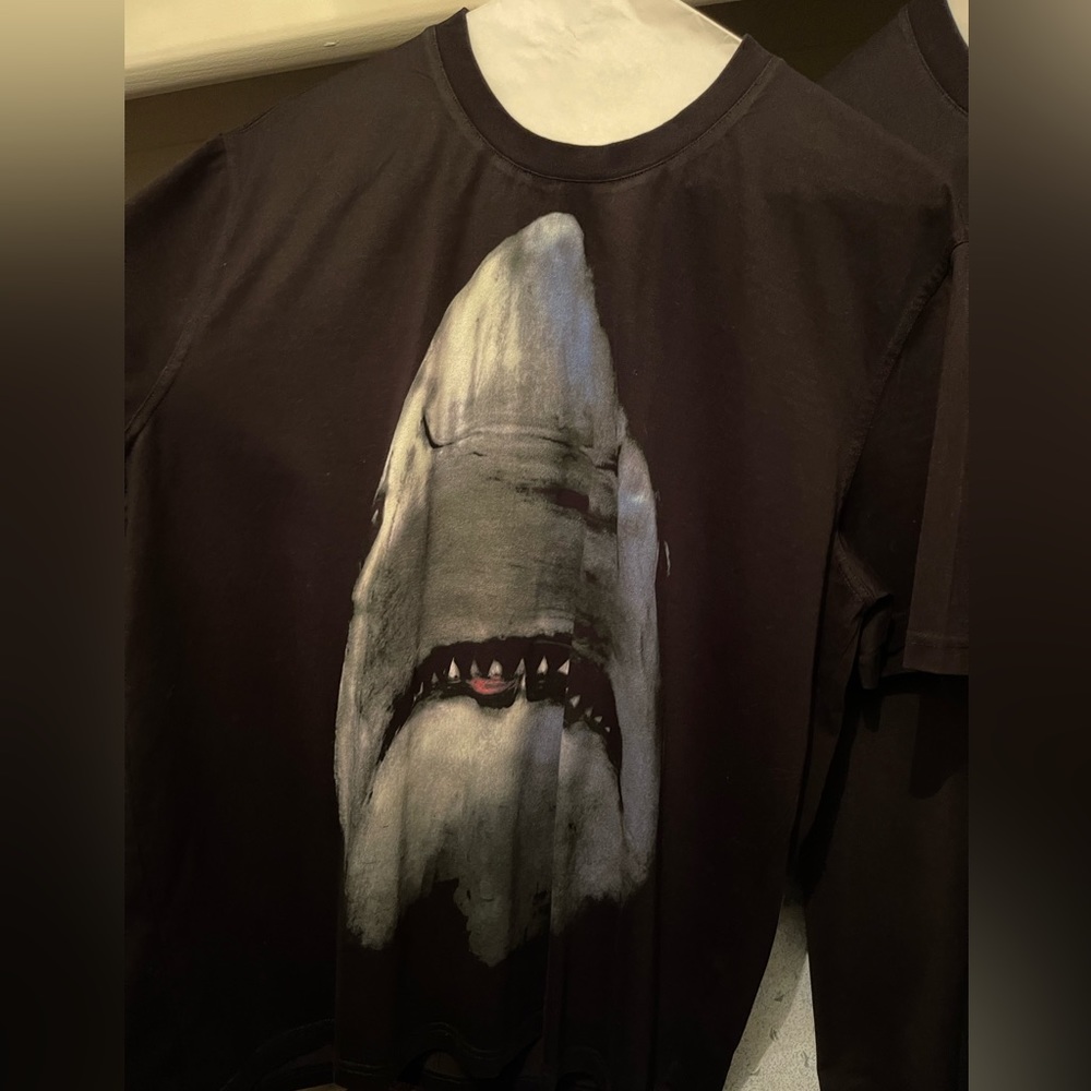 Iconic Givenchy Shark Tee Shirt - Medium